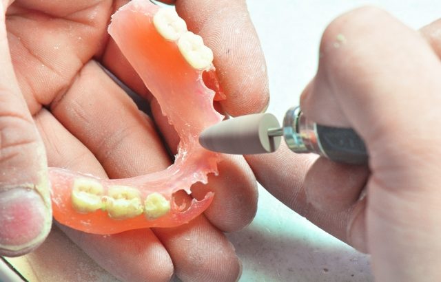 入れ歯の使用期間に及ぼす要素